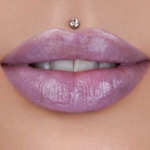 Jeffree Star Lip Gloss - DIRTY ROYALTY - Light Purple with a High Shine Finish